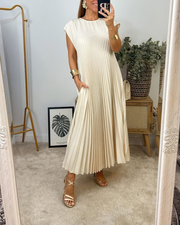 Joëlle Timeless and comfortable dress