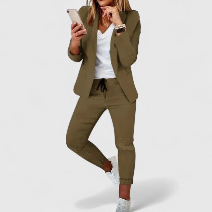 Sarynthi | Sophisticated Suit