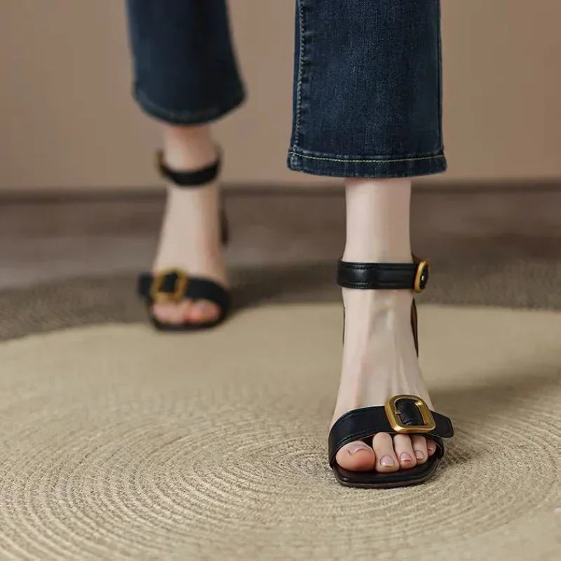 Lynn | Naomi Stylish Sandals